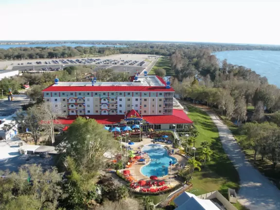 Theme park for young children with lots of rides, with short lines, in a beautiful setting.