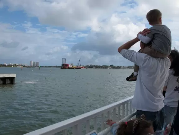 Two-level modern winter manatee viewing center with walkway by the water.
