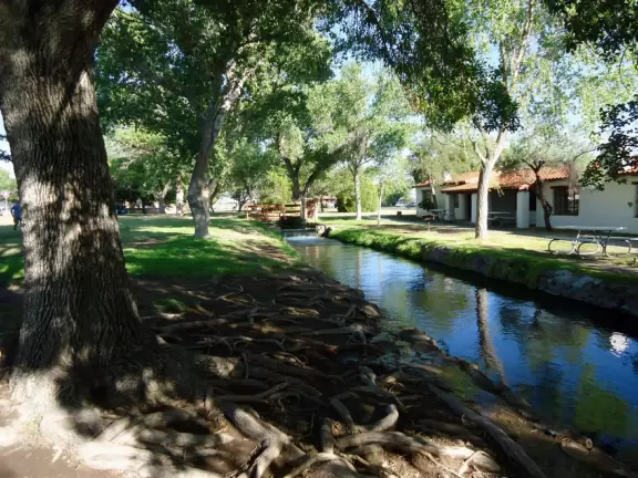 Natural spring where you can swim in the deep blue pool.