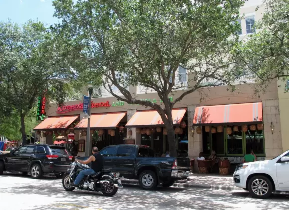 Funky and cool main strip popular with tourists, with blocks of shops and sidewalk cafes and waterfront Veterans Park.