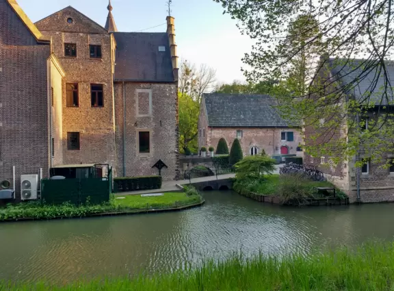 Lovely 14th century castle with a moat, now a restaurant, cafe, and hotel. A great place for a walk!