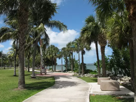 Glorious park on the bright water with a strong cooling breeze, but a little sketchy here and there.
