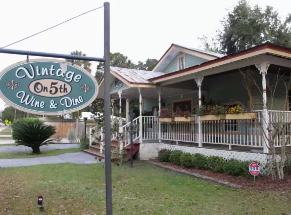 Crystal River is an old Florida town with houses on canals full of natural springs that make the water clear. There are some nice restaurants on the waterfront and on Citrus Ave, the main strip.