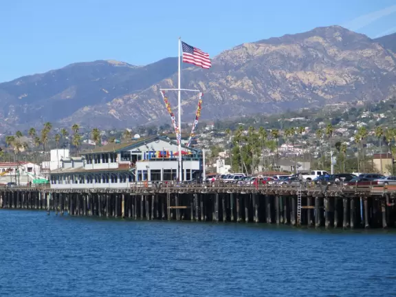 Small aquarium with beautiful jellies, touch tanks, and an opening to the sea floor!
