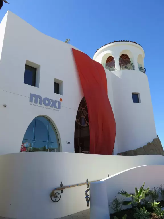 Beautiful museum with tons for kids to explore.