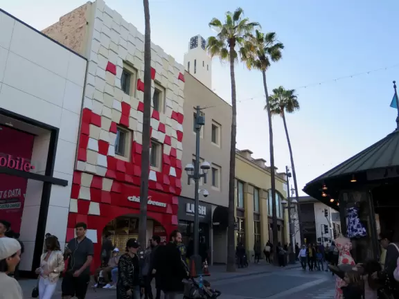 A pretty, pedestrian-only street, with performers, tons of people, and lots of shopping.