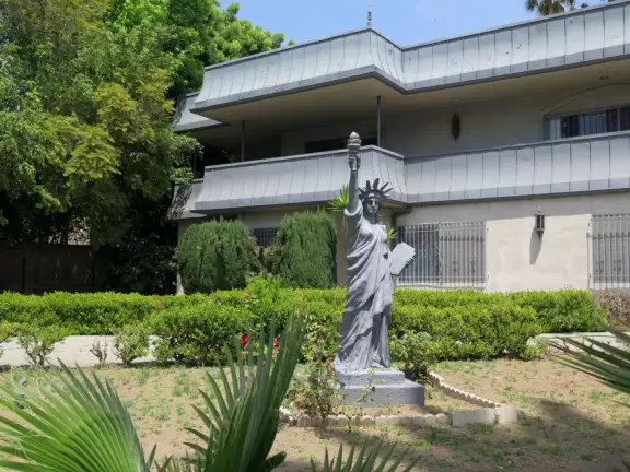 Walk past the mansion of Beverly Hills.