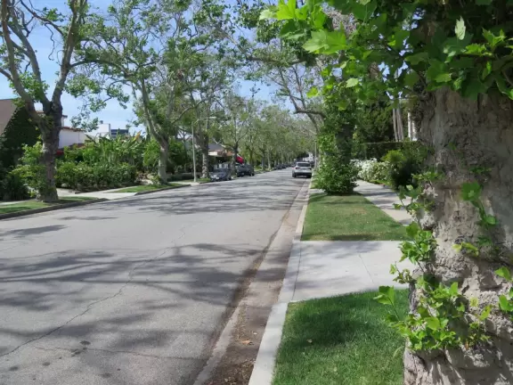 Walk past the mansion of Beverly Hills.