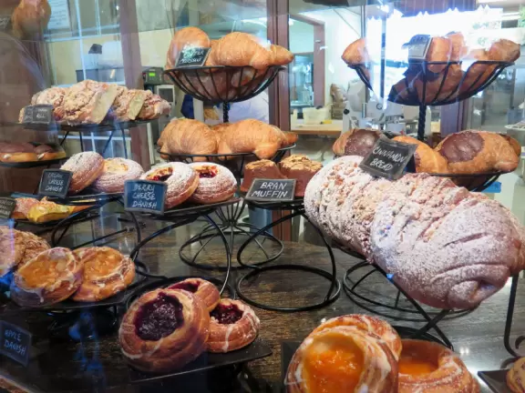 A walk above the ocean, past seals basking in their own private cove, to a lovely beach for wading.
