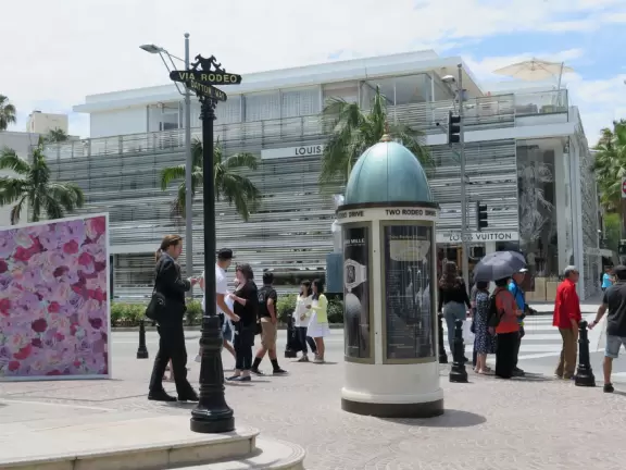 Incredible street with gold and silver sparkling high end shops, plus cafes for normal people on Beverly Dr.