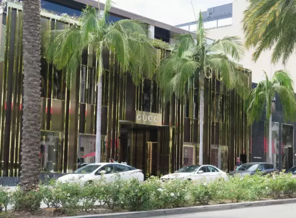 Incredible street with gold and silver sparkling high end shops, plus cafes for normal people on Beverly Dr.