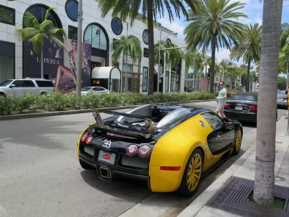 Incredible street with gold and silver sparkling high end shops, plus cafes for normal people on Beverly Dr.