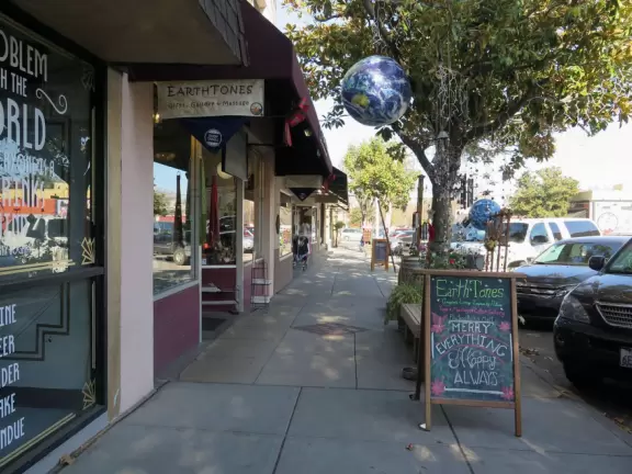 A great walkable downtown with a huge park, amazing playground, and cute stores and cafes.
