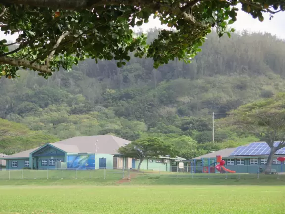 A gorgeous spot to play, with views of the forest-covered mountains behind and Pipeline (Ehukai Beach) across the street!