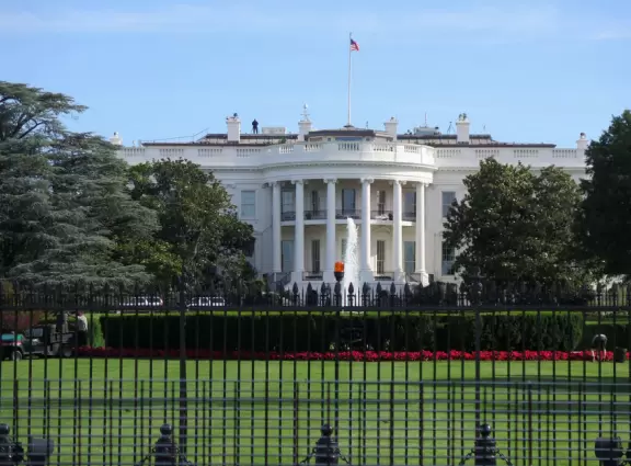 Video with interesting quotes by those who have lived in the White House, and distant view of the south side of the White House from the lawn.