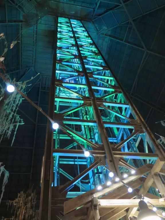 Full of atmosphere, like Disneyland! Take the glass elevator to the top of the pyramid!