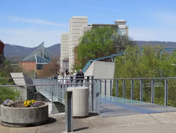 Sculptures on a steep cliff over the Tennessee River, and a cute neighborhood for walks and bakery visits.