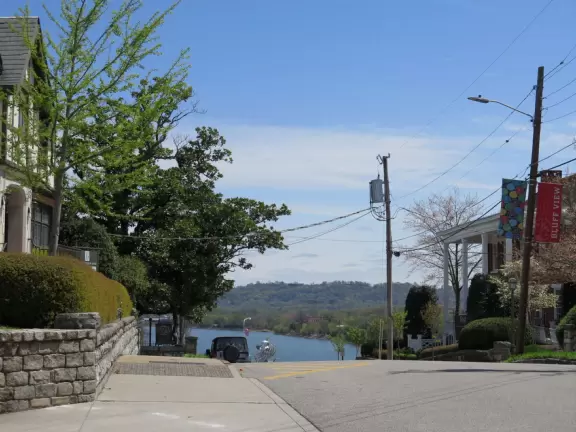 Sculptures on a steep cliff over the Tennessee River, and a cute neighborhood for walks and bakery visits.