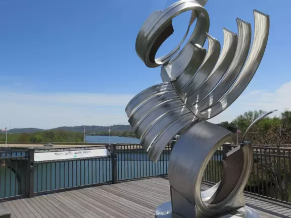 Sculptures on a steep cliff over the Tennessee River, and a cute neighborhood for walks and bakery visits.