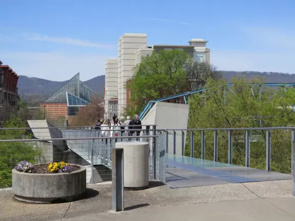 Exquisite modern building on bluffs over the Tennessee River. Gorgeous views of the blue Walnut Street Bridge and good artwork too!