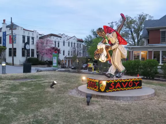 Sculptures on a steep cliff over the Tennessee River, and a cute neighborhood for walks and bakery visits.