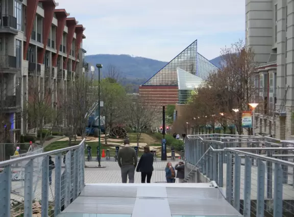 Sculptures on a steep cliff over the Tennessee River, and a cute neighborhood for walks and bakery visits.
