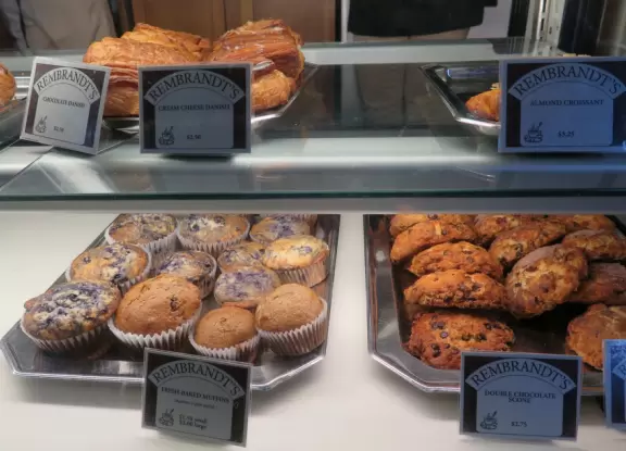 Sculptures on a steep cliff over the Tennessee River, and a cute neighborhood for walks and bakery visits.