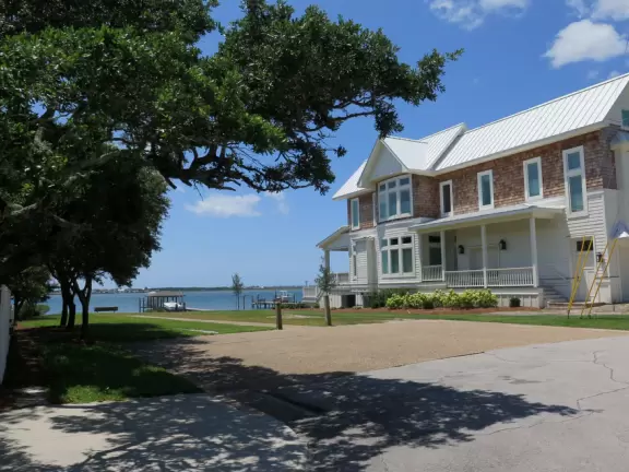 Tidy street with intracoastal views and pretty houses.