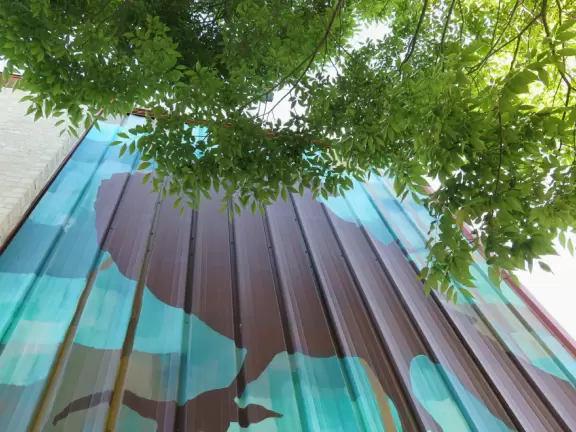 Cute area with outdoor cafes, flower boxes, church steeple with chimes, and village green&nbsp;where family events such as movie night or games night are held.