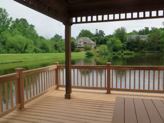 Peaceful greenway with flowers and almost tropical vegetation, that takes you to a lake!