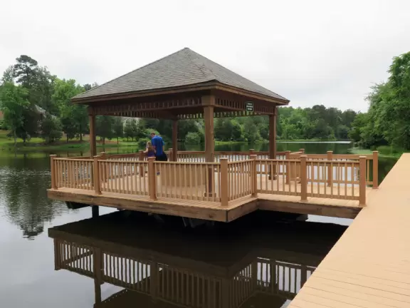 Peaceful greenway with flowers and almost tropical vegetation, that takes you to a lake!