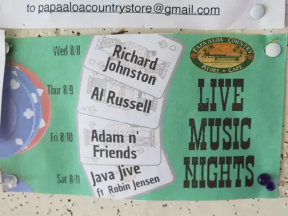 Papa'aloa (Papaaloa) Country Store has breezy windows with an ocean view, and live music!
