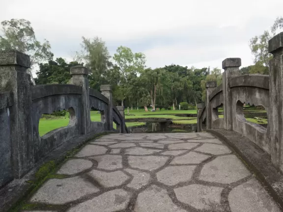 Green, green&nbsp;gardens with Japanese bridges and ponds, and views of silvery Hilo Bay and Mauna Kea.
