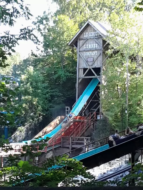 Large, shady theme park with huge rollercoaster and plenty of rides for kids.