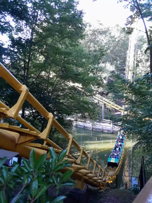 Large, shady theme park with huge rollercoaster and plenty of rides for kids.