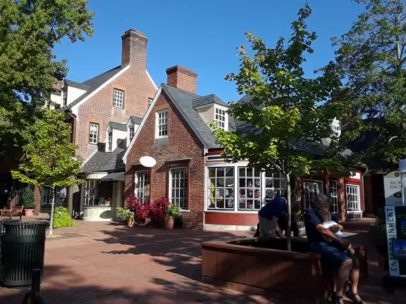 Colonial town to walk around, with people in period dress.