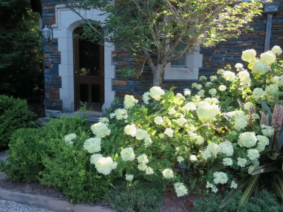 Large world-class garden with lakeside allees, flower terraces, and small Japanese garden.