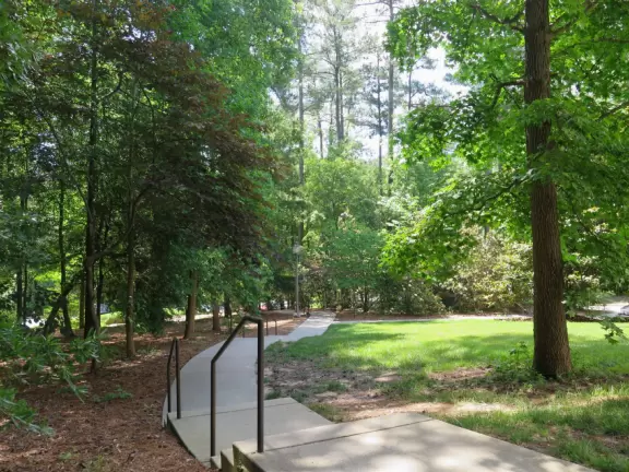 Attractive&nbsp;light-filled&nbsp;museum with three halls, one permanent and two temporary, and a museum store.