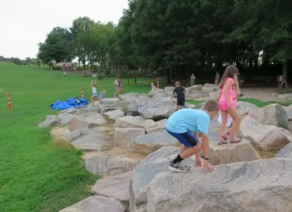 Airy modern architecture and many paintings. Cafe, gift shop, amazing landscaped grounds with sculptures and boulders to climb. Summer concerts.