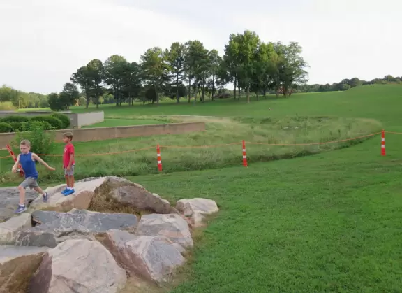 Airy modern architecture and many paintings. Cafe, gift shop, amazing landscaped grounds with sculptures and boulders to climb. Summer concerts.