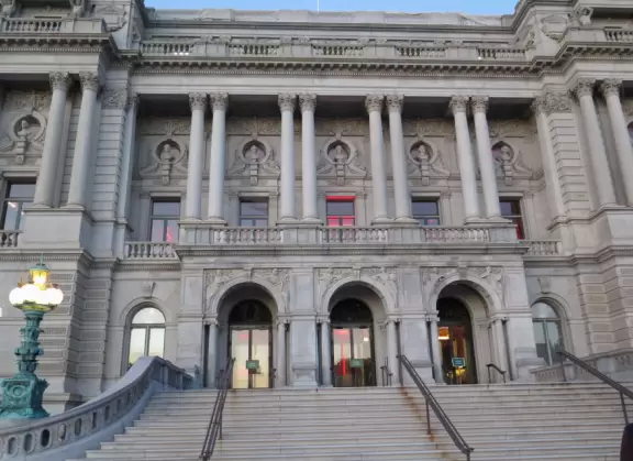 See the wedding-cake style dome and the beautiful grounds of the Capitol.