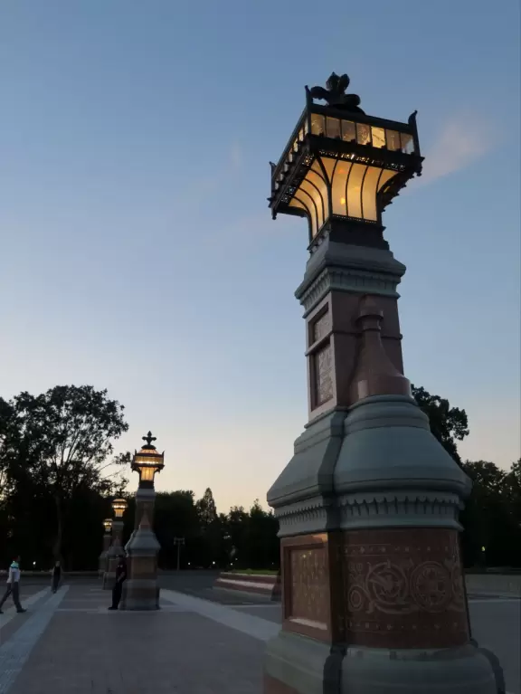 See the wedding-cake style dome and the beautiful grounds of the Capitol.