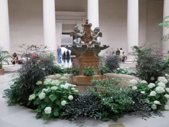 Restful place to visit and see some beautiful art.