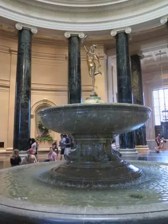 Restful place to visit and see some beautiful art.