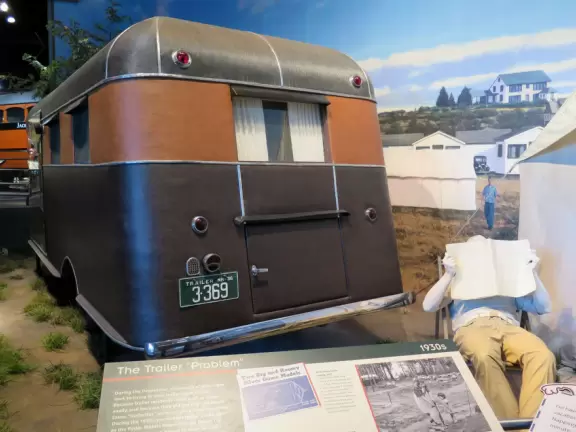 Interesting museum with exhibits on transportation (with great life-size scenes), voting, and items brought to America by immigrants.