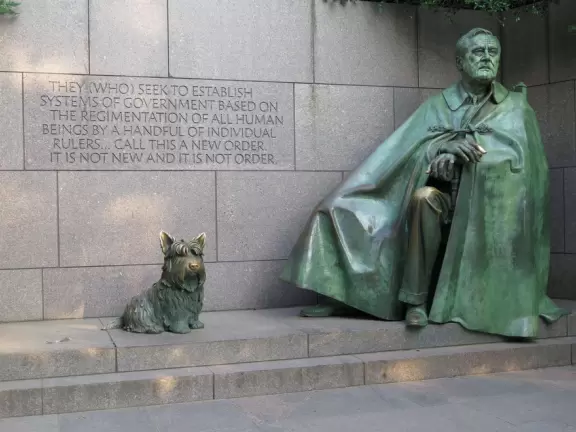 Interesting memorial with many&nbsp;"rooms" portraying the Roosevelt's life, and waterfalls.