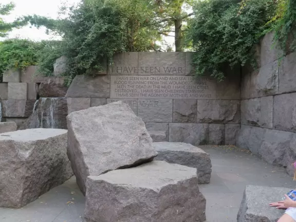 Interesting memorial with many&nbsp;"rooms" portraying the Roosevelt's life, and waterfalls.