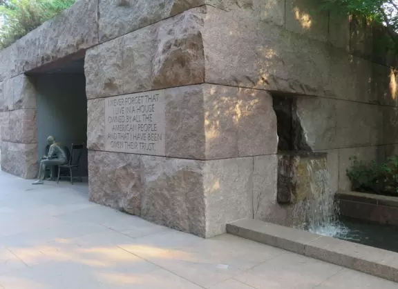 Interesting memorial with many&nbsp;"rooms" portraying the Roosevelt's life, and waterfalls.