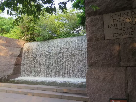 Interesting memorial with many&nbsp;"rooms" portraying the Roosevelt's life, and waterfalls.