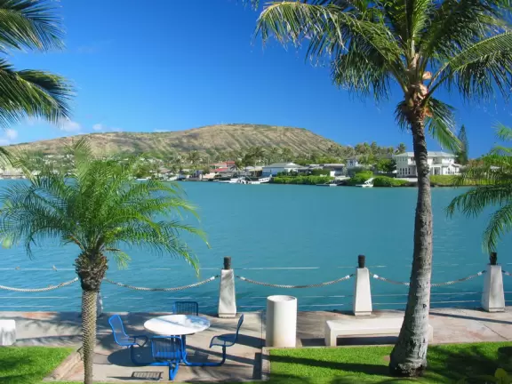 On your way to Hanauma Bay or Sandy Beach, stop at one of these places for something delicious to eat!